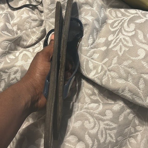 Gucci GG thong patent leather sandal - Picture 3 of 4